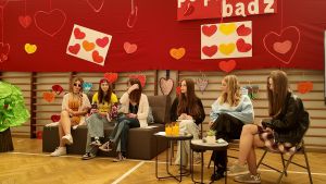 „Nie oceniaj mnie ani dobrze, ani źle. Po prostu bądź i patrz.”